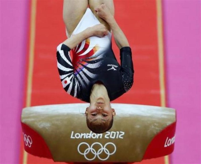 Rie Tanaka (Nhật Bản) biểu diễn ở bộ môn thể dục dụng cụ.